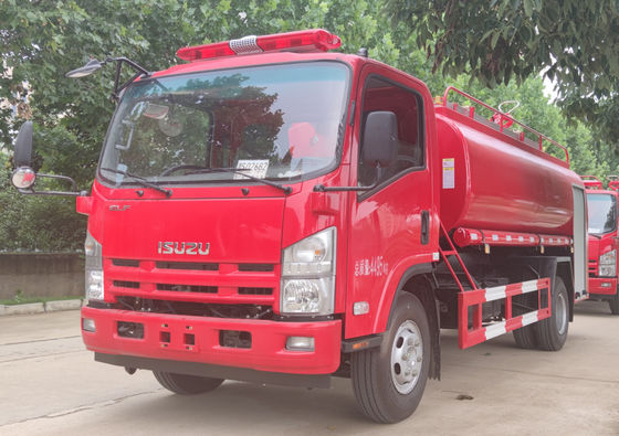 Caminhão de bombeiros florestais ISUZU 190HP 4x2 cor vermelha com tanque de água de 8 t